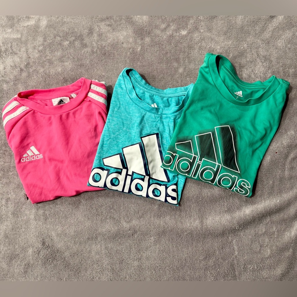 adidas Kids Short Sleeve Tees in Pink, Teal & Green. Pre-Loved